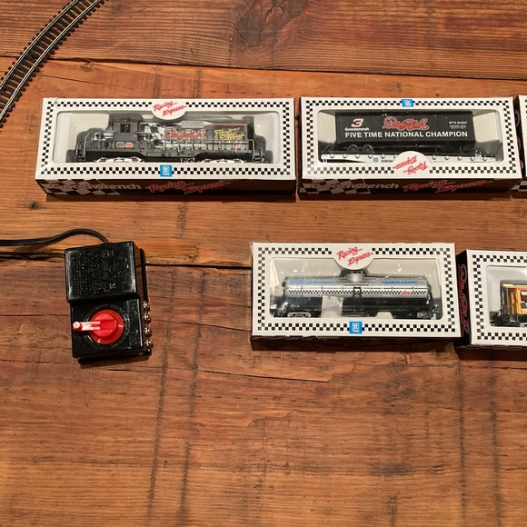 Dale Earnhardt train set - Picture 4 of 5